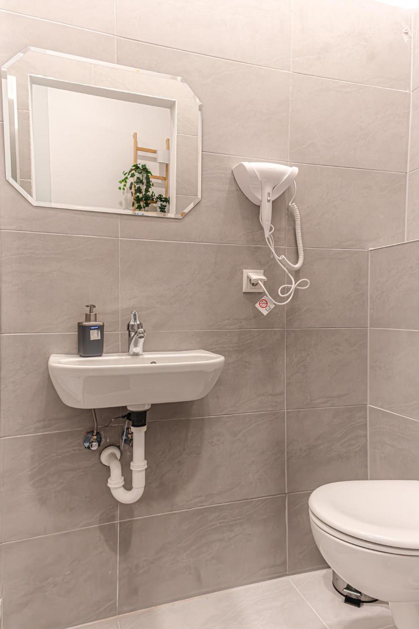 Stylish Studio Apartment Wiener Stadthalle Экстерьер фото